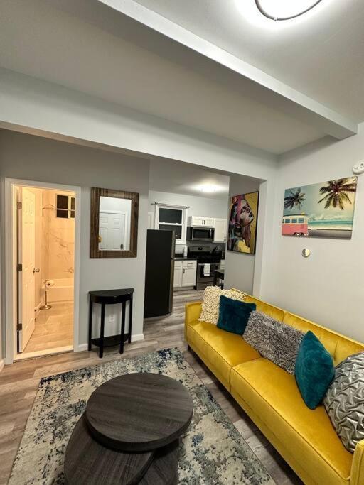 Newly 5 Star 3 Beds 1 Bath Ideal Short Term Rental Schenectady Exteriör bild