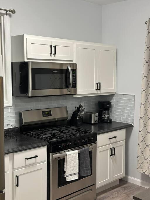 Newly 5 Star 3 Beds 1 Bath Ideal Short Term Rental Schenectady Exteriör bild